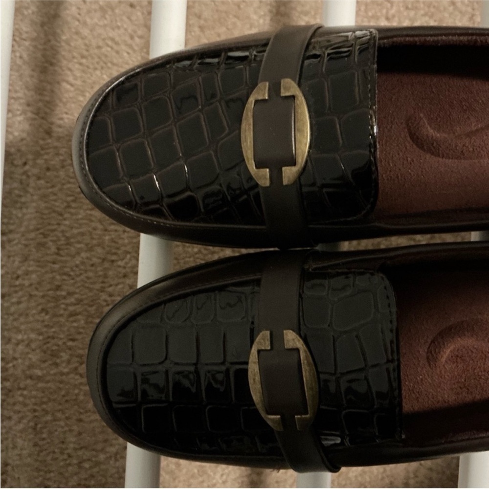 Easy Street Black Loafers with Textured Design - Picture 2 of 5